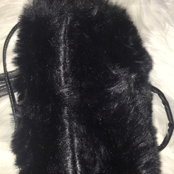 NWOT Unbranded Furry crossbody/Shoulder Bag - Picture 5 of 7
